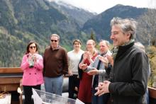 Applauding the winner of the Prix Naissance d'une OEuvre