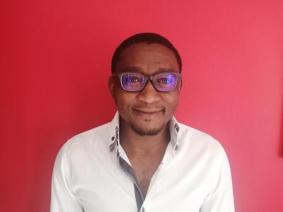 Dr Siphiwe Dube Dr Siphiwe Dube