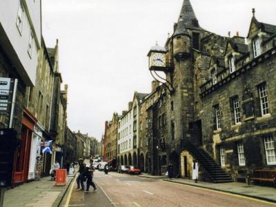 Canongate, Edinburgh, in 1998 cc-by-sa/2.0 - © David Gearing - geograph.org.uk/p/2095954 Canongate, Edinburgh, in 1998 cc-by-sa/2.0 - © David Gearing - geograph.org.uk/p/2095954