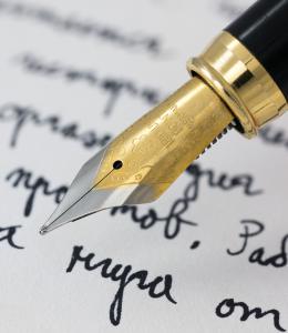 A fountain pen writes on a page. Image: Petar Milošević, CC BY-SA 4.0, via Wikimedia Commons.
